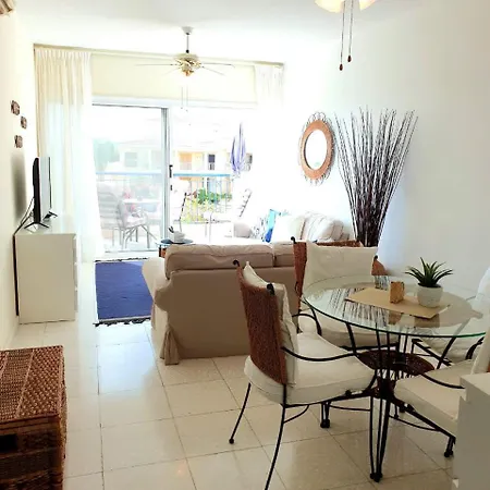 Regina Gardens - Stylish Modern 1 Bedroom Apartment